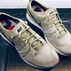 Nike Flyknit Trainer Unisex
Olive/Brown size 7M 9W